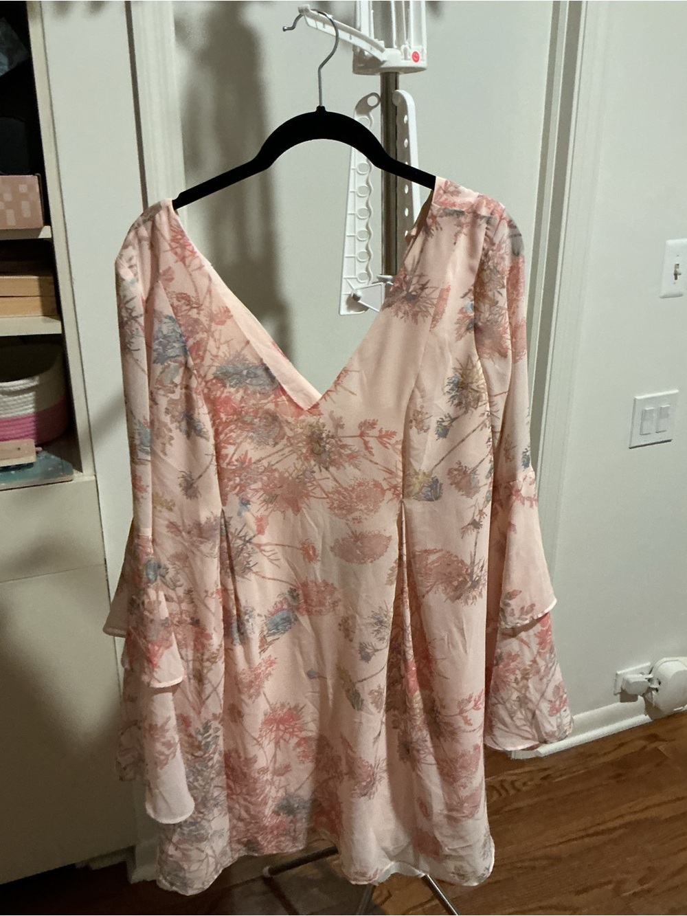 BCBGeneration Blush Pink Floral V-Neck Bell Sleeve Tunic